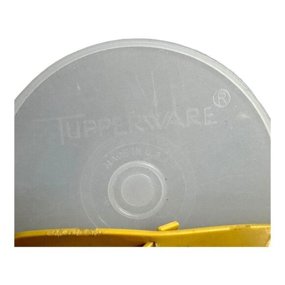 Vintage Tupperware Round Cake Keeper Cariolier Handle #256 sheer gold 1970s 12" - Picture 6 of 7